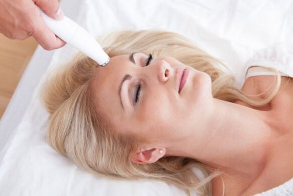 How is fractional laser skin rejuvenation performed