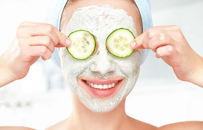 Rejuvenating mask based on natural ingredients